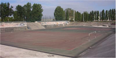 Maurice Audin Basin. In background is located the covered part of the basin (under the stairs).