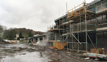 Bau der Ysgol Gynradd Rhosyn Schule, April 2004